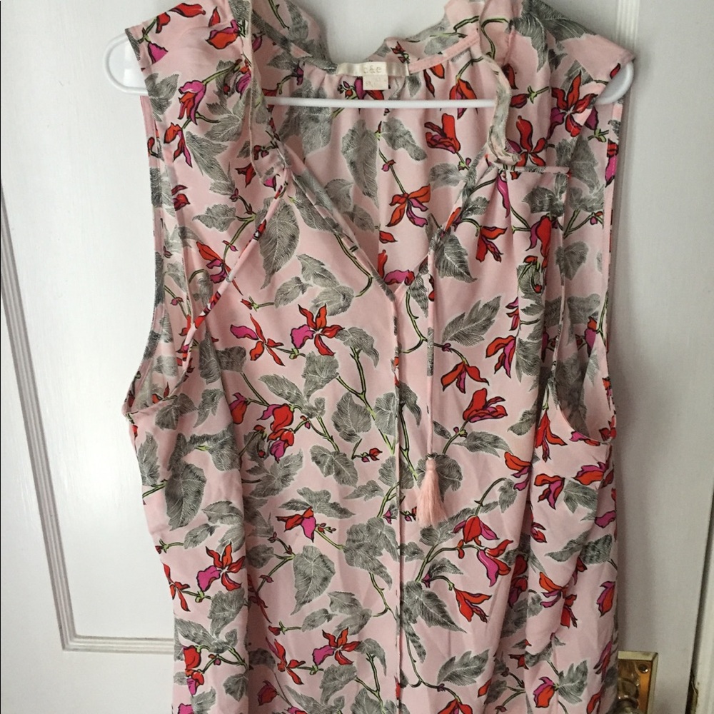 Sleeveless blouse